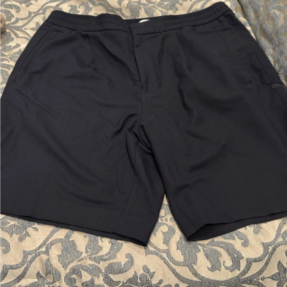 Reiss Men's dark Navy Blue shorts with pleats - Picture 1 of 3